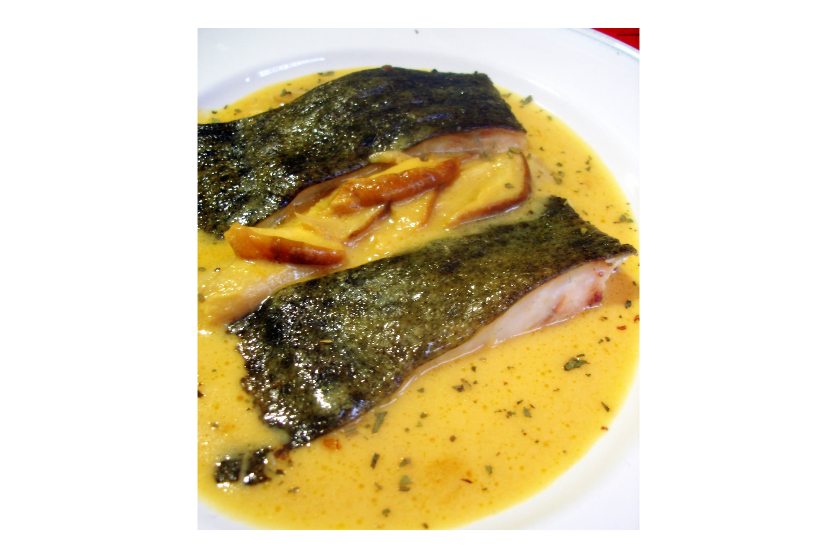 Rodaballo-al-horno-con-salsa-de-sidra-y-boletus-1